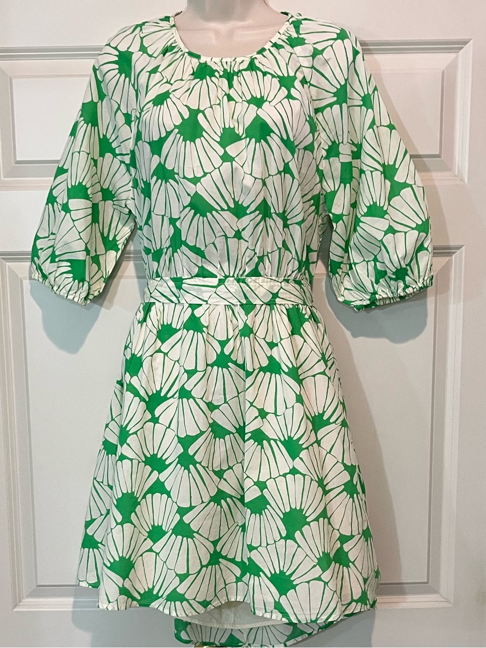 H & M Green & White Seashell Print Back Cutout Dress Size Medium